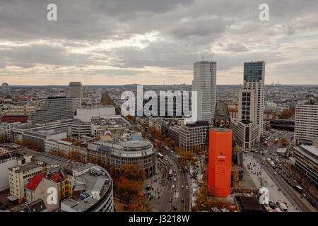 Berlin, Deutschland. 20. April 2017. Das Hotel "Motel One" (links) und Waldorf Astoria (rechts) am Bahnhof Zoo, am 20. April 2017. Foto: picture Alliance/Robert Schlesinger | weltweite Nutzung/Dpa/Alamy Live-Nachrichten Stockfoto