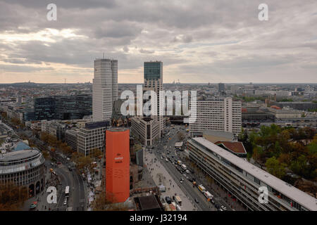 Berlin, Deutschland. 20. April 2017. Das Hotel "Motel One" (links) und Waldorf Astoria (rechts) am Bahnhof Zoo, am 20. April 2017. Foto: picture Alliance/Robert Schlesinger | weltweite Nutzung/Dpa/Alamy Live-Nachrichten Stockfoto