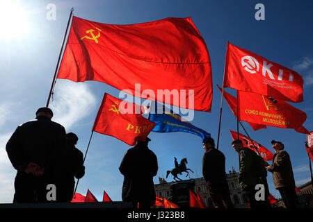 Petersburg, Russische Föderation. 1. Mai 2017. 1. Mai Feier des Labor Day in St. Petersburg, Russland, 1. Mai 2017. Bildnachweis: Roman Vondrous/CTK Foto/Alamy Live-Nachrichten Stockfoto