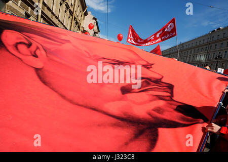 Petersburg, Russische Föderation. 1. Mai 2017. 1. Mai Feier des Labor Day in St. Petersburg, Russland, 1. Mai 2017. Bildnachweis: Roman Vondrous/CTK Foto/Alamy Live-Nachrichten Stockfoto