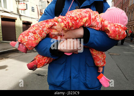 Petersburg, Russische Föderation. 1. Mai 2017. 1. Mai Feier des Labor Day in St. Petersburg, Russland, 1. Mai 2017. Bildnachweis: Roman Vondrous/CTK Foto/Alamy Live-Nachrichten Stockfoto