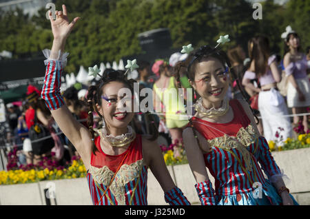 Tokio, Japan. 30. April 2017. Menschen während der EDC-Japan am Sonntag, 30. April 2017. Foto von: Ramiro Agustin VArgas Tabares Credit: Ramiro Agustin Vargas Tabares/ZUMA Draht/Alamy Live-Nachrichten Stockfoto