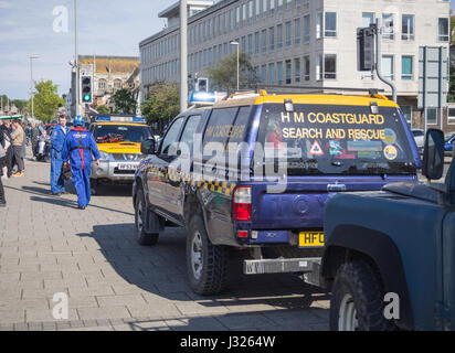 Hafen von Weymouth, Dorset, UK. 2. Mai 2017. Suche nach vermissten Person am Hafen von Weymouth, Dorset Credit: Frances Underwood/Alamy Live News Stockfoto