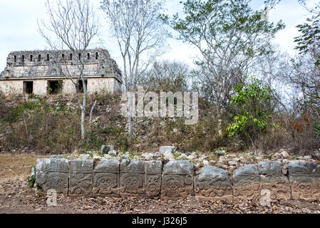 Blick auf den Friedhof-Gruppe in den Maya-Ruinen von Uxmal in Mexiko Stockfoto