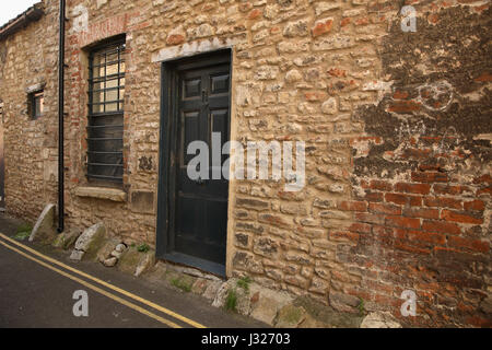 Ein altes traditionelles ummauerten Straße in Somerset Stadt. Stockfoto