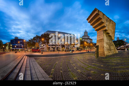 BARCELONA, Spanien - 17. November 2014: Denkmal für Francesc Macia an der Placa de Catalunya. Der Platz hat eine Fläche von ca. 50.000 m2 und die co Stockfoto