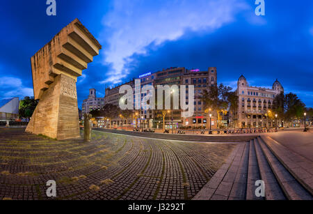 BARCELONA, Spanien - 17. November 2014: Denkmal für Francesc Macia an der Placa de Catalunya. Der Platz hat eine Fläche von ca. 50.000 m2 und die co Stockfoto