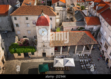 Luftaufnahme von St. Sebastian Kirche in der Altstadt von Trogir, Dalmatien, Kroatien Stockfoto