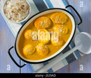 Curry-Eiern und Reis Stockfoto