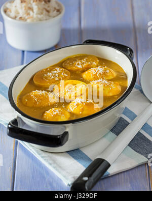 Curry-Eiern und Reis Stockfoto