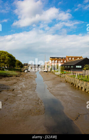 Ansichten des Creek Faversham bei Ebbe, Faversham, Kent, UK Stockfoto