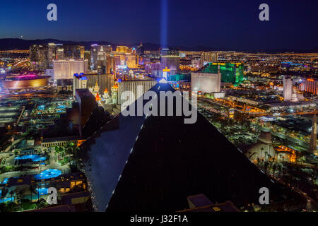 Herrliche Nacht Luftaufnahme des Strip, Las Vegas und Casinos von Skyfall Loung, Mandaly Bay, Nevada