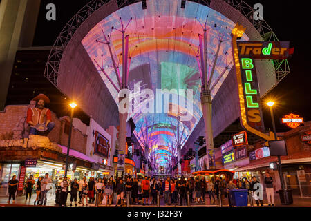 Nachtansicht der Fremont Street Experience, Innenstadt von Las Vegas, Nevada Stockfoto