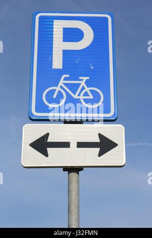 Niederländische Verkehrszeichen: Parkmöglichkeiten für Fahrräder nur Stockfoto