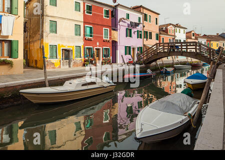 Frühling am Nachmittag auf der Insel Burano in Venedig. Stockfoto