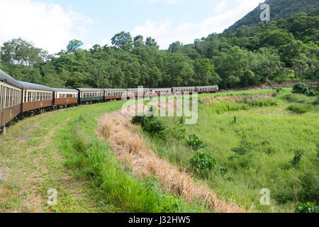 Kuranda Scenic Railway historische Zugfahrt, in der Nähe von Cairns, Far North Queensland, FNQ, QLD, Australien Stockfoto