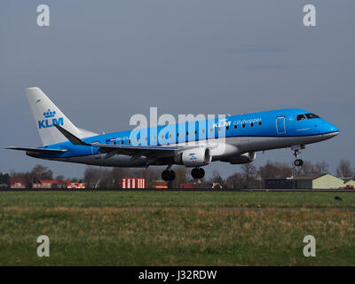 PH-EXJ KLM Cityhopper Embraer ERJ-175, Cn 17000597 Landung auf dem Flughafen Schiphol (AMS - EHAM), Niederlande pic1 Stockfoto