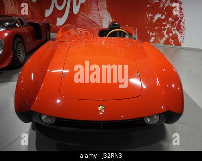 Ein klassischer 1955 Abarth 207 A Spdier Corsa Boano mit 4-Zylinder-Motor, 66 PS und einer Höchstgeschwindigkeit von 180 km/h unterstreicht seine historische Bedeutung im Sportwagendesign. Stockfoto