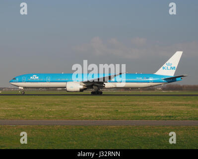 PH-BVI Boeing 777-306-ER, KLM - Royal Dutch Airlines auf dem Flughafen Schiphol (AMS - EHAM), Niederlande Stockfoto