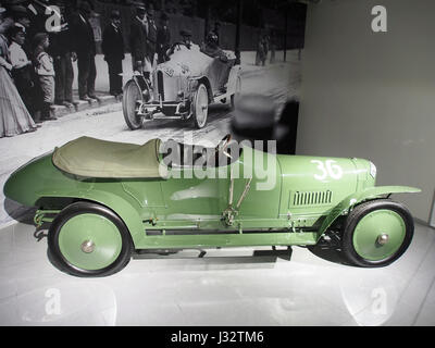 Eine Fotografie eines 1910 Benz Prince Heinrich-Automobils, ausgestattet mit einem Vierzylindermotor, 80 PS und einer Geschwindigkeit von 126 km/h, zeigt die frühe Automobiltechnik. Stockfoto