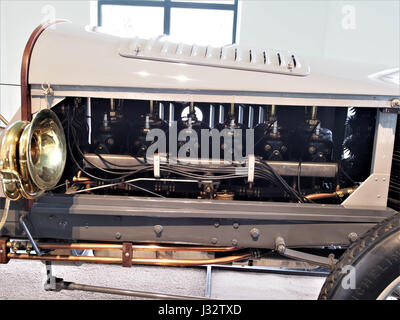 Ein Foto des 1903 Spyker 60 PS Allradantrieb Racing Car, ein Pionierfahrzeug in der Automobilgeschichte. Dieser Wagen zeichnet sich durch seinen Allradantrieb und seine Leistung im Motorsport des frühen 20. Jahrhunderts aus. Stockfoto