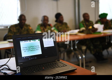 Am 20. Februar 2017 fand im JMTC in Mogadischu ein Workshop für AMISOM Gender Focal Persons statt. Die Schulung konzentrierte sich auf geschlechtsspezifische Fragen im Bereich der Friedenssicherung und zielte darauf ab, die Fähigkeit der Teilnehmer zu verbessern, geschlechtsspezifische Herausforderungen in ihrer Arbeit zu bewältigen. Stockfoto
