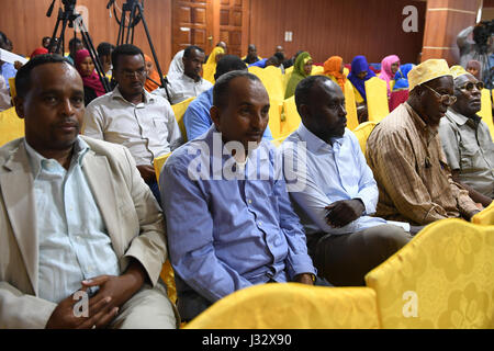 Teilnahme der Nationalkonferenz über die soziale Eingliederung und Armut Reduktion der somalische Minderheiten in Mogadischu, Somalia, am 28. März 2017 statt. Die Konferenz wurde vom Ministerium für Arbeit und soziale Angelegenheiten der Bundesregierung Somalias organisiert. AMISOM Foto / Omar Abdisalan Stockfoto