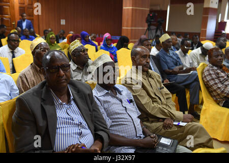 Teilnahme der Nationalkonferenz über die soziale Eingliederung und Armut Reduktion der somalische Minderheiten in Mogadischu, Somalia, am 28. März 2017 statt. Die Konferenz wurde vom Ministerium für Arbeit und soziale Angelegenheiten der Bundesregierung Somalias organisiert. AMISOM Foto / Omar Abdisalan Stockfoto