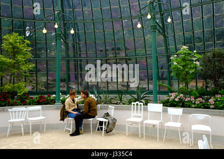Paar im Restaurant der königlichen Gewächshäuser von Laeken Stockfoto