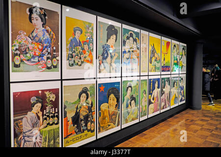 Sapporo Bier Werbeplakate in Sapporo Beer Museum, Sapporo, Hokkaido, Japan Stockfoto