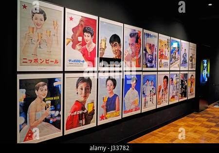 Sapporo Bier Werbeplakate in Sapporo Beer Museum, Sapporo, Hokkaido, Japan Stockfoto