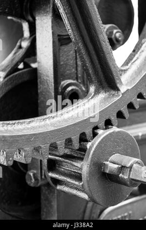 Nahaufnahme von Zahnrädern aus alten Mechanismus Stockfoto