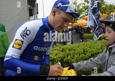 Marcel Kittel, Radfahrer mit team Quickstep, Autogramme in Eschborn-frankfurt Radrennen am 1. Mai 2017 in Eschborn, Deutschland Stockfoto