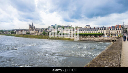 Frankreich, Centre-Val de Loire, Aussicht auf die Loire bei Blois von Pont Jacques Gabriel Stockfoto