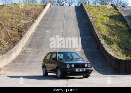 Volkswagen Golf GTI Mk2 Baujahr 1991 getrieben auf Longcross testen Schaltung, Rennstrecke Chobham, Surrey, England. Stockfoto