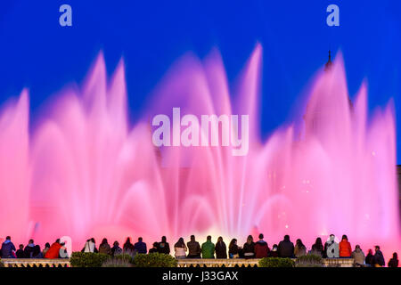 Nacht-Licht-Show am magischen Brunnen oder Font Magica, Barcelona, Katalonien, Spanien Stockfoto