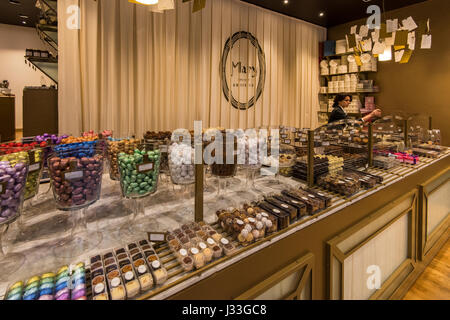 Innenansicht des Mary Chocolatier, einer der am meisten bekannten Schokoladen-Läden in Brüssel, Belgien Stockfoto