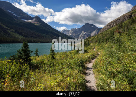 Wanderweg entlang Lake Josephine, Grinnell Gletscher-Trail, Glacier National Park, Glacier Nationalpark, Rocky Mountains Stockfoto