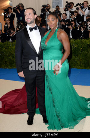 Alexis Ohanian und Serena Williams Teilnahme an The Metropolitan Museum of Art Kostüm Institut Benefiz-Gala 2017, in New York, USA. Stockfoto