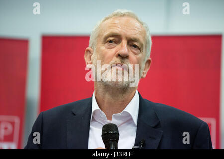 Labour Leader Jeremy Corbyn anlässlich einer Betreuer-Veranstaltung in Birmingham am Tag der Ankündigung einer allgemeinen Wahl Stockfoto