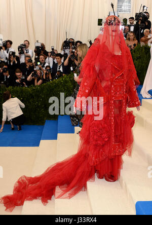 Katy Perry Teilnahme an The Metropolitan Museum of Art Kostüm Institut Benefiz-Gala 2017, in New York, USA. Stockfoto