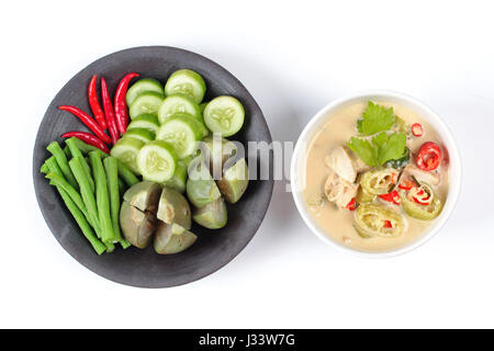 Rufen Sie Toa Jiaw Darlehen J Thai Bio-Lebensmittel, Kokosmilch und fermentierten Soja-Bohnen-Sauce, in Thai, mit gemischtem Gemüse Stockfoto