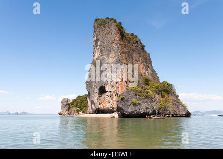 Kalkstein Felsen und Inseln in der Bucht von Phang Nga, Phuket, Thailand Stockfoto