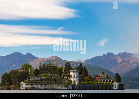 Blick vom See von Isola Bella-Gärten von Isola Bella, Lago Maggiore, Italien im April Stockfoto