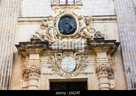 Vorplatz des Palazzo Vilhena, einem französischen Barock-Stil Palast im 1726 durch Portugiesisch Großmeister des Ordens von St. John, Antonio Manoel in Auftrag gegeben. Stockfoto