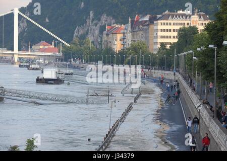 Überfluteten Budapester Straße Stockfoto