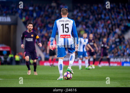 BARCELONA - APR-29: David Lopez spielt bei der La Liga-Match zwischen RCD Espanyol Barcelona und dem FC Barcelona im RCDE Stadion am 29. April 2017 in Barcelona, Spanien Stockfoto