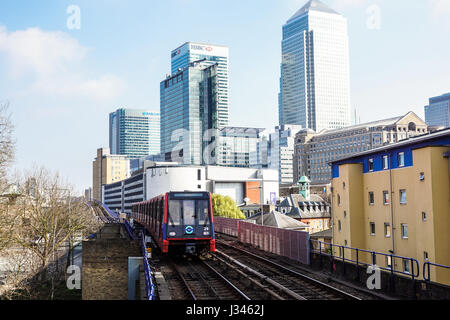 Canary Wharf, London - 24. März: Gebäude einschließlich HSBC Bank Hauptsitz am 24. März 2017. Die Canary Wharf befindet sich die wichtigsten finanziellen Stadtteil von London Stockfoto