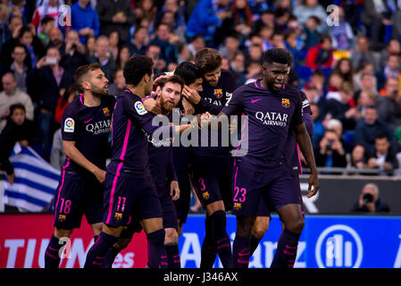 BARCELONA - APR-29: Barcelona-Spieler feiern ein Ziel bei der La Liga-Match zwischen RCD Espanyol Barcelona und dem FC Barcelona. Stockfoto