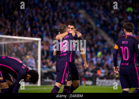 BARCELONA - APR-29: Barcelona-Spieler feiern ein Ziel bei der La Liga-Match zwischen RCD Espanyol Barcelona und dem FC Barcelona. Stockfoto